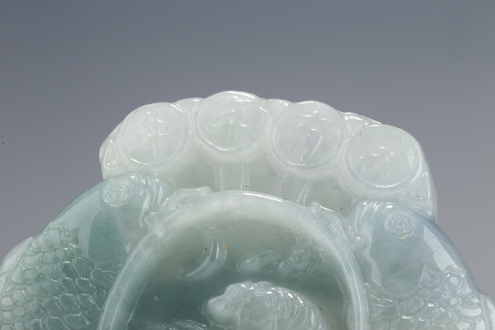 古玩玉器當代·翡翠年年有余瑞獸紋牌飾真品鑒賞圖