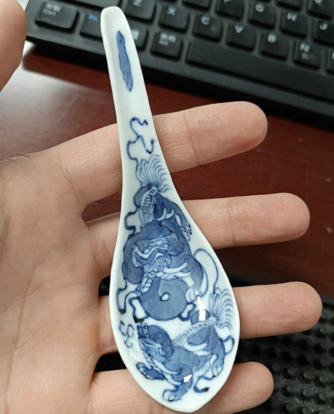 古玩陶瓷青花獅紋調(diào)羹真品鑒賞圖