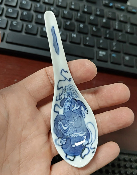 古玩陶瓷青花獅紋調(diào)羹真品鑒賞圖