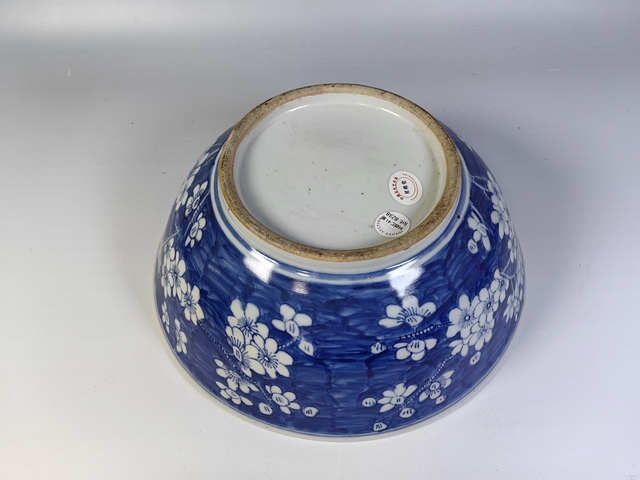 古玩陶瓷清中冰梅紋青花碗真品鑒賞圖