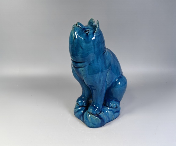 古玩陶瓷清中孔雀藍釉貓雕塑真品鑒賞圖
