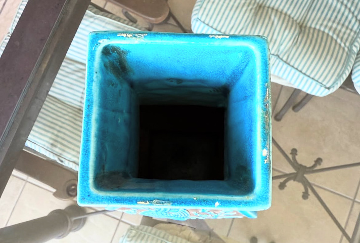 古玩陶瓷孔雀蘭釉方瓶真品鑒賞圖
