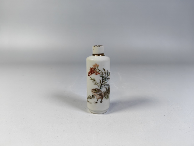 古玩陶瓷清晚淺降彩花卉鳥詩文鼻煙壺真品鑒賞圖