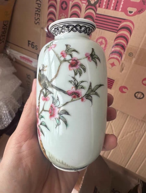 古玩陶瓷粉彩花鳥紋燈籠瓶真品鑒賞圖