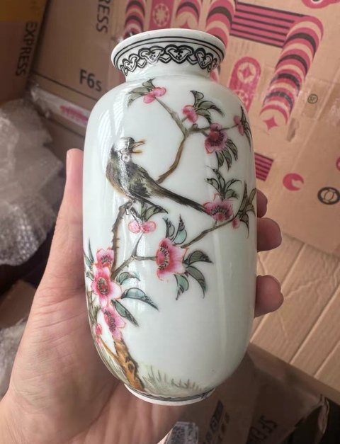 古玩陶瓷粉彩花鳥紋燈籠瓶真品鑒賞圖