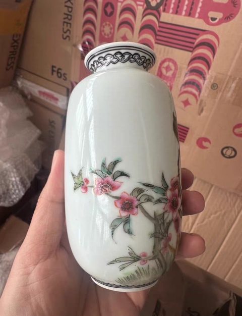 古玩陶瓷粉彩花鳥紋燈籠瓶真品鑒賞圖
