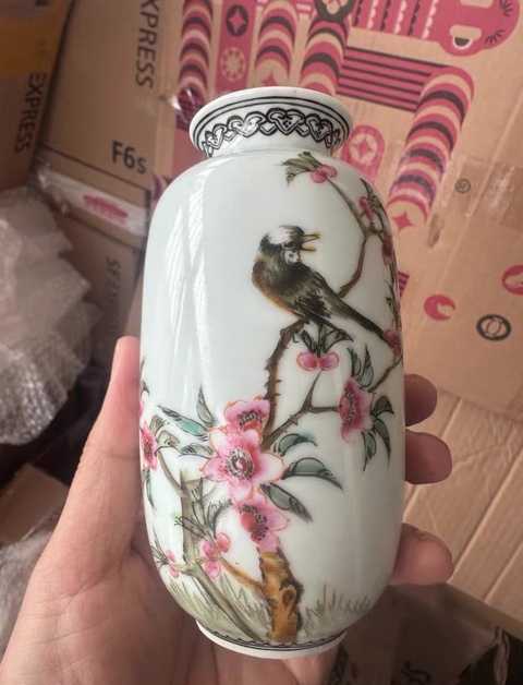 古玩陶瓷粉彩花鳥紋燈籠瓶真品鑒賞圖