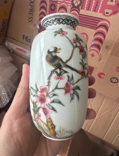 古玩陶瓷粉彩花鳥紋燈籠瓶真品鑒賞圖