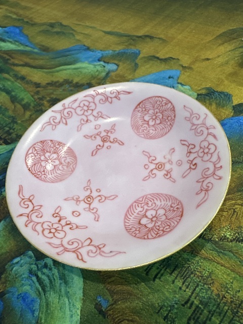 古玩陶瓷胭脂紅釉胭脂紅彩花卉紋盤真品鑒賞圖
