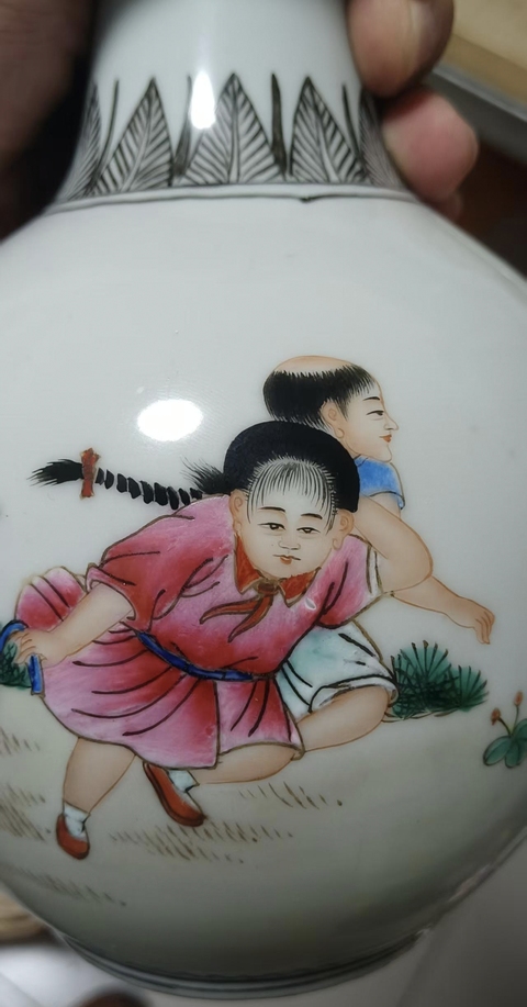 古玩陶瓷粉彩人物紋撇口瓶，不是本人真品鑒賞圖