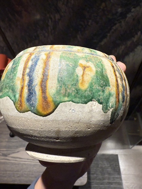 古玩陶瓷唐代三彩缽（或花澆）真品鑒賞圖