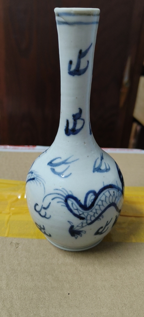 古玩陶瓷龍紋青花長頸瓶真品鑒賞圖