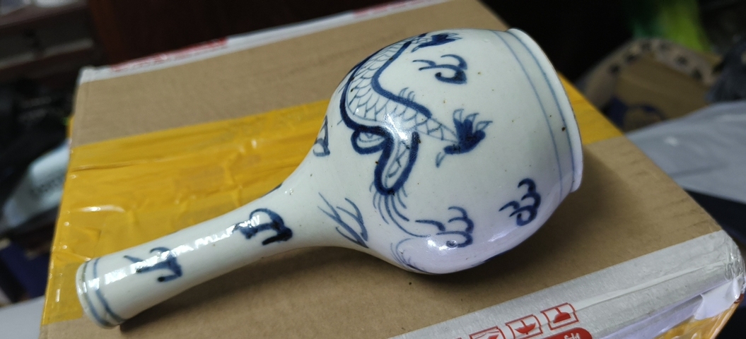 古玩陶瓷龍紋青花長頸瓶真品鑒賞圖