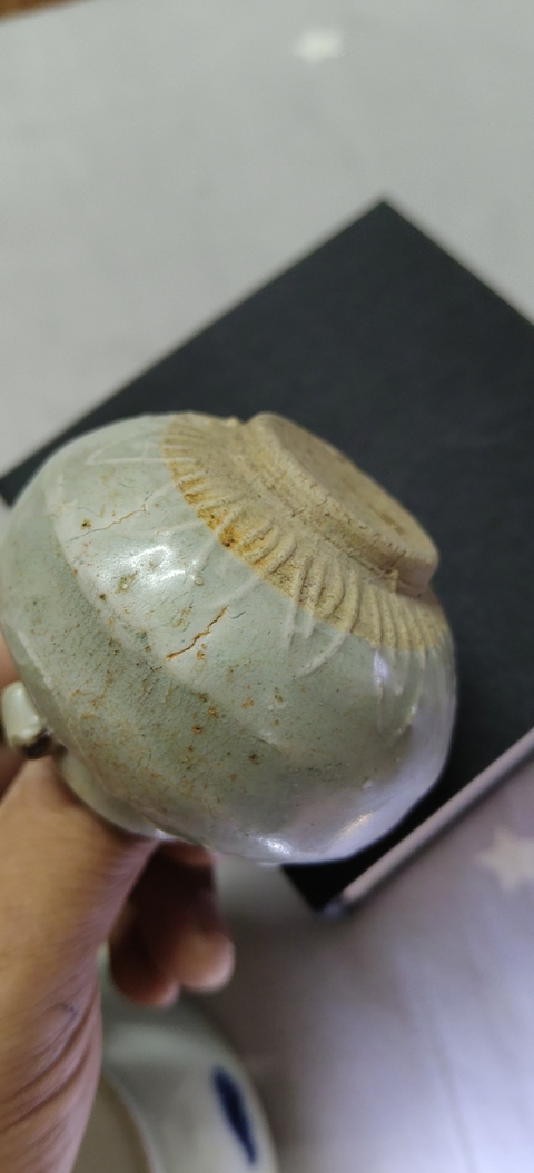 古玩陶瓷元代影青印花雙系花卉紋水盂真品鑒賞圖