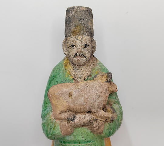 古玩陶瓷明三彩人物俑真品鑒賞圖