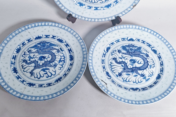 古玩陶瓷青花龍紋玲瓏瓷盤真品鑒賞圖