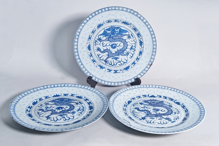 古玩陶瓷青花龍紋玲瓏瓷盤真品鑒賞圖