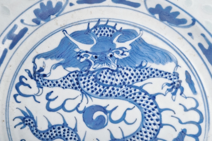 古玩陶瓷青花龍紋玲瓏瓷盤真品鑒賞圖