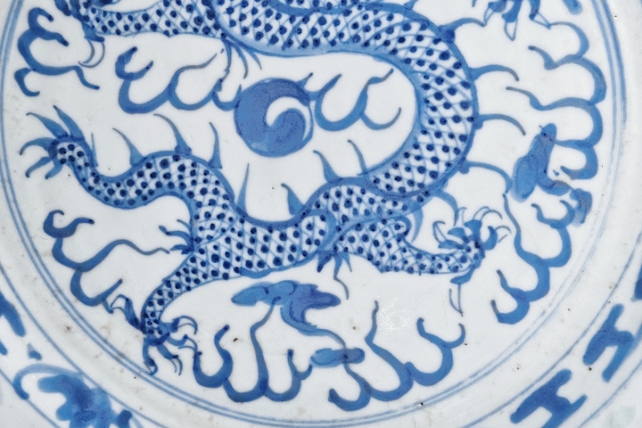 古玩陶瓷青花龍紋玲瓏瓷盤真品鑒賞圖