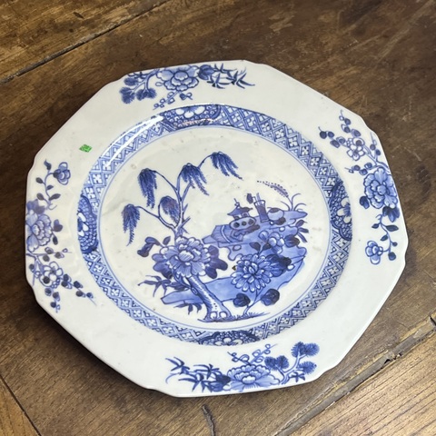古玩陶瓷清代乾隆青花洞石花卉八方盤拍賣，當前價格2500元
