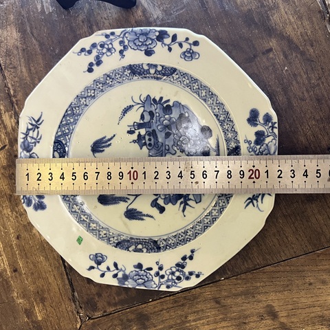 古玩陶瓷清代乾隆青花洞石花卉八方盤拍賣，當前價格2500元