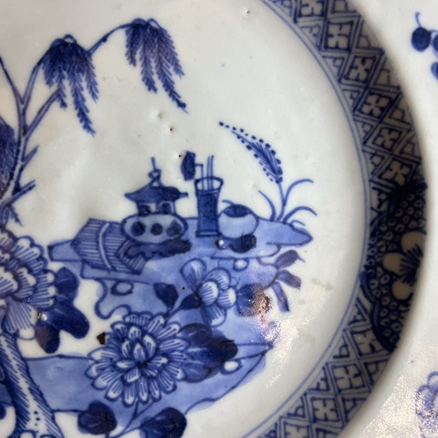 古玩陶瓷清代乾隆青花洞石花卉八方盤拍賣，當前價格2500元