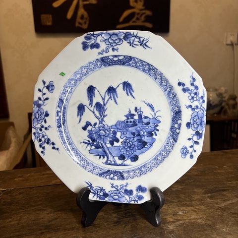 古玩陶瓷清代乾隆青花洞石花卉八方盤拍賣，當前價格2500元