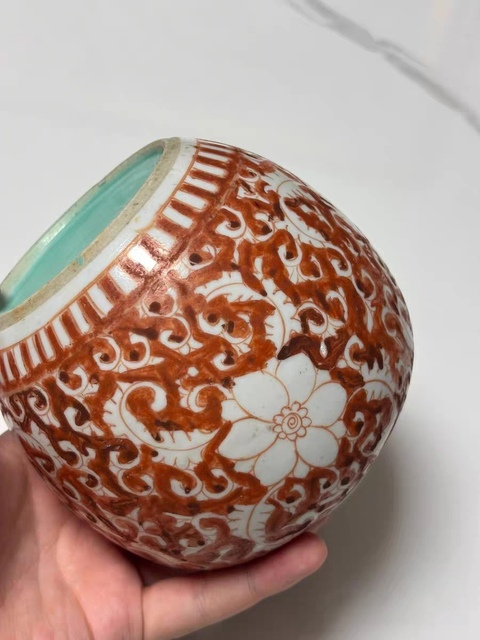 古玩陶瓷花卉紋礬紅罐真品鑒賞圖