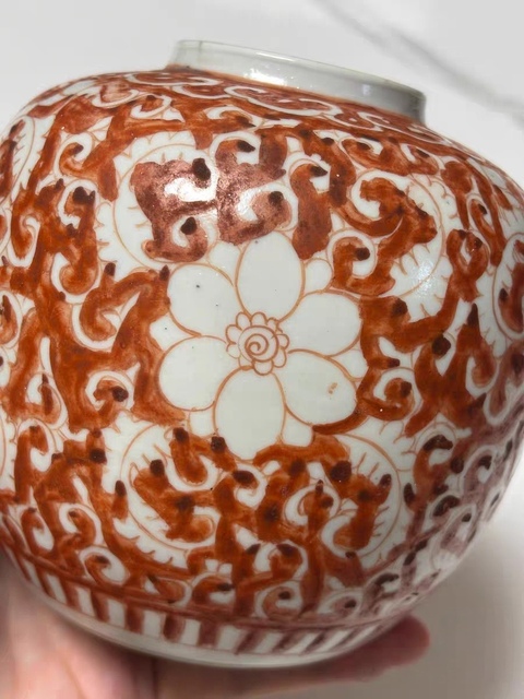 古玩陶瓷花卉紋礬紅罐真品鑒賞圖