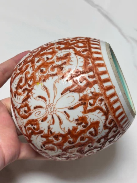 古玩陶瓷花卉紋礬紅罐真品鑒賞圖