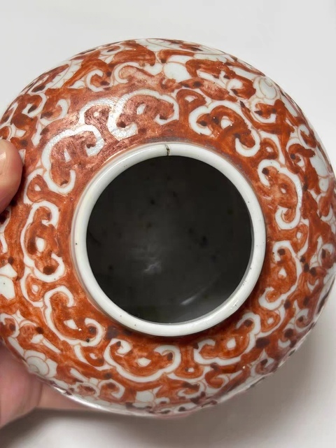 古玩陶瓷花卉紋礬紅罐真品鑒賞圖