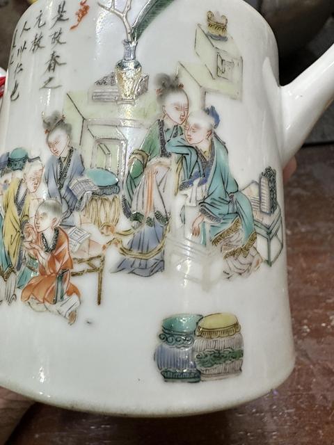 古玩陶瓷清晚期粉彩人物故事圖壺真品鑒賞圖