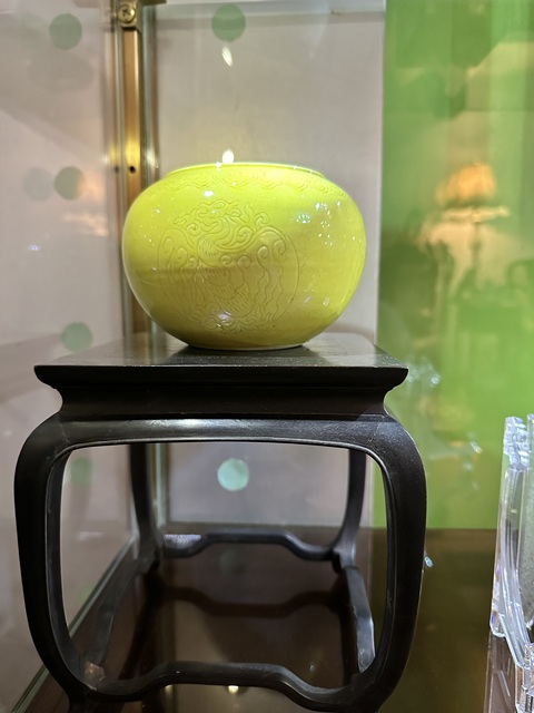 古玩陶瓷黃釉刻夔鳳水洗真品鑒賞圖