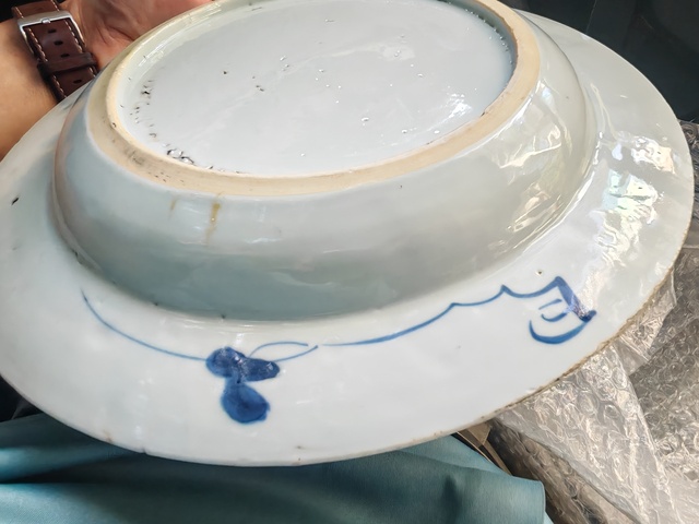 古玩陶瓷景德鎮青花花卉折沿盤真品鑒賞圖
