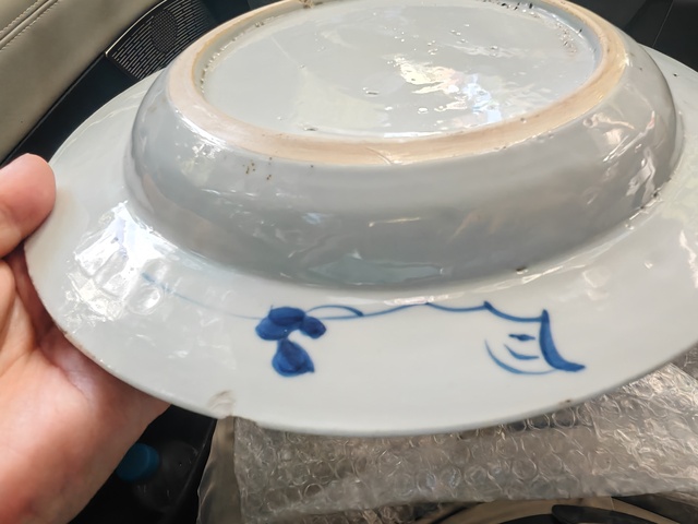 古玩陶瓷景德鎮青花花卉折沿盤真品鑒賞圖