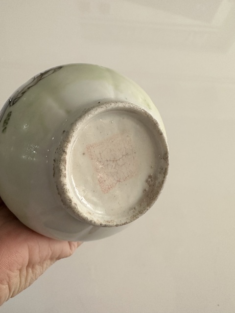 古玩陶瓷光緒淺絳彩人物紋瓜棱蒜頭瓶真品鑒賞圖