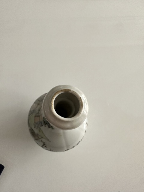 古玩陶瓷光緒淺絳彩人物紋瓜棱蒜頭瓶真品鑒賞圖