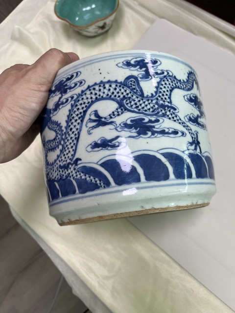 古玩陶瓷青花龍紋香爐真品鑒賞圖
