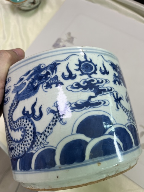 古玩陶瓷青花龍紋香爐真品鑒賞圖