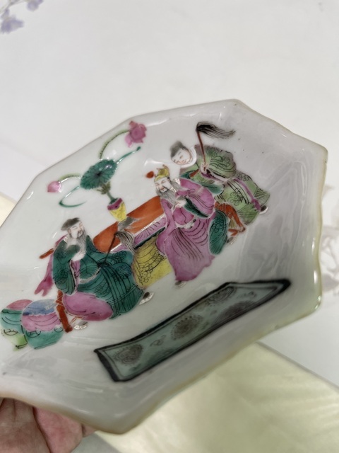 古玩陶瓷粉彩人物故事紋貢盤真品鑒賞圖