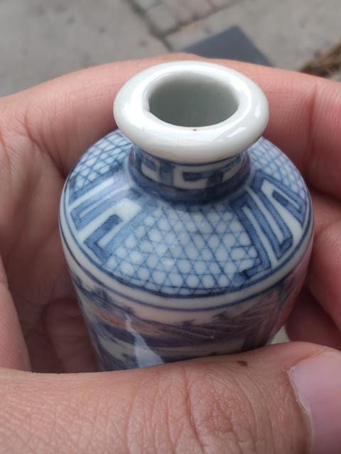 古玩陶瓷青花釉里紅鼻煙壺真品鑒賞圖