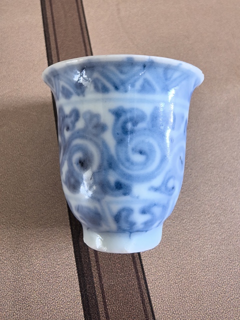 古玩陶瓷明中晚期青花香草紋鈴鐺杯拍賣,當前價格19999元