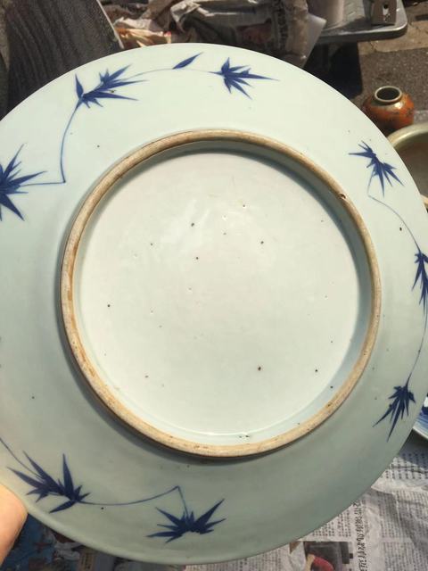 古玩陶瓷蓮池游禽滿池嬌青花盤真品鑒賞圖