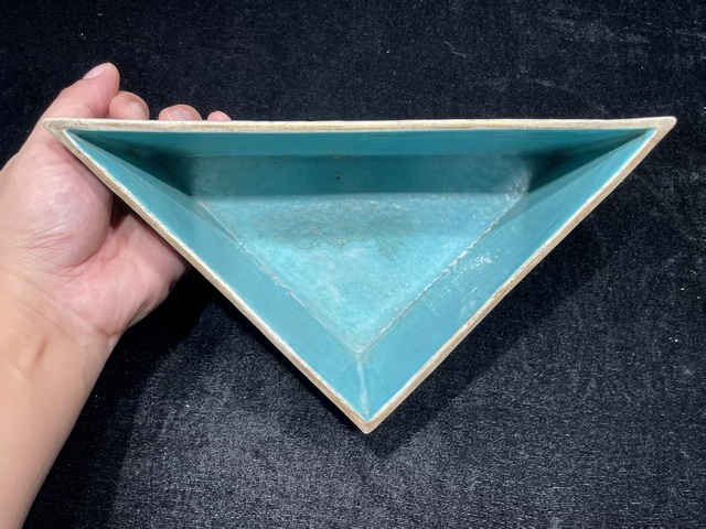 古玩陶瓷松石綠粉彩福壽紋角盤真品鑒賞圖