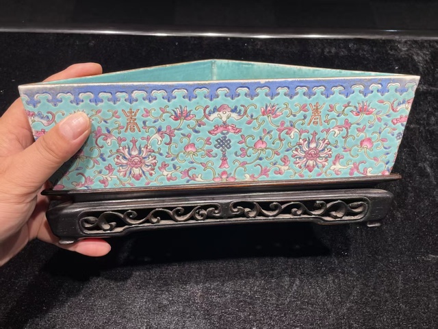 古玩陶瓷松石綠粉彩福壽紋角盤真品鑒賞圖