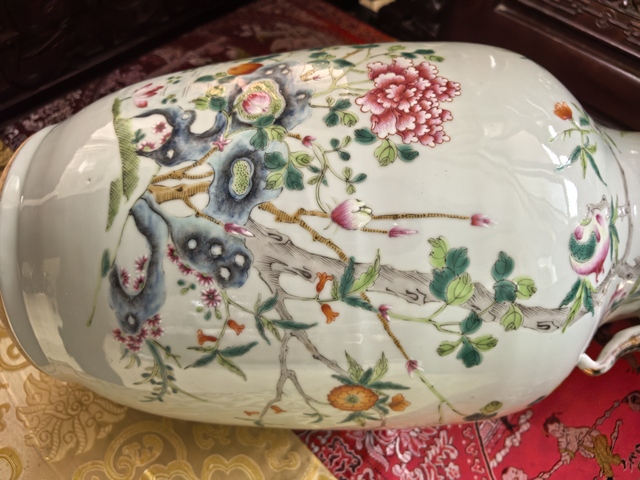 古玩陶瓷雙象鼻耳花卉紋粉彩瓶真品鑒賞圖