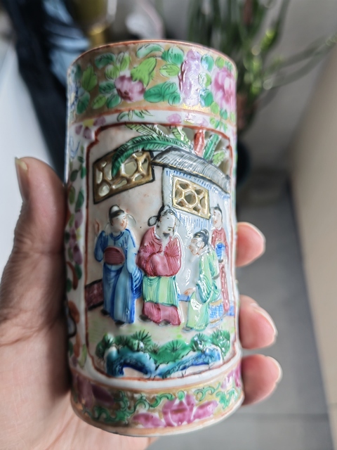 古玩陶瓷廣彩鏤空筆筒真品鑒賞圖