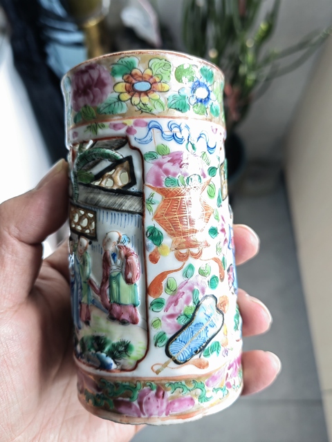 古玩陶瓷廣彩鏤空筆筒真品鑒賞圖