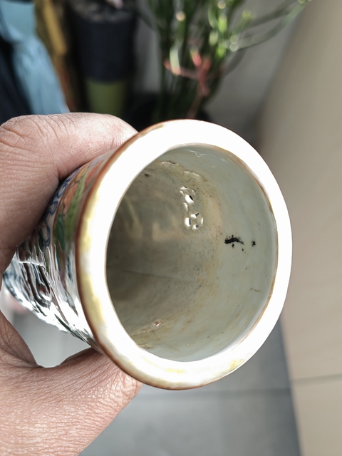 古玩陶瓷廣彩鏤空筆筒真品鑒賞圖