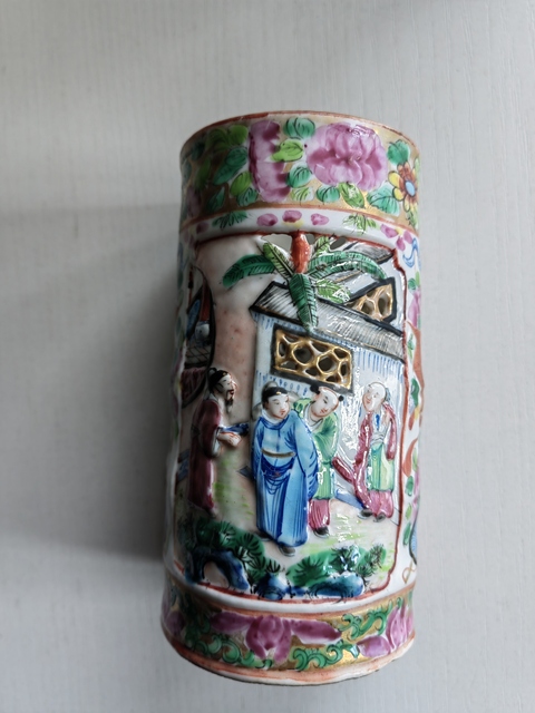 古玩陶瓷廣彩鏤空筆筒真品鑒賞圖